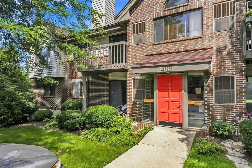 409 N Main St E, Thiensville