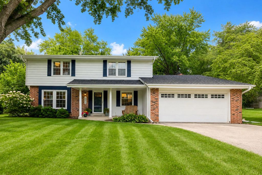 18675 Anita Ct, Brookfield