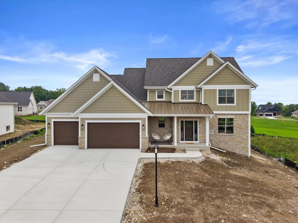 N66w21349 Sweet Clover Dr, Menomonee Falls