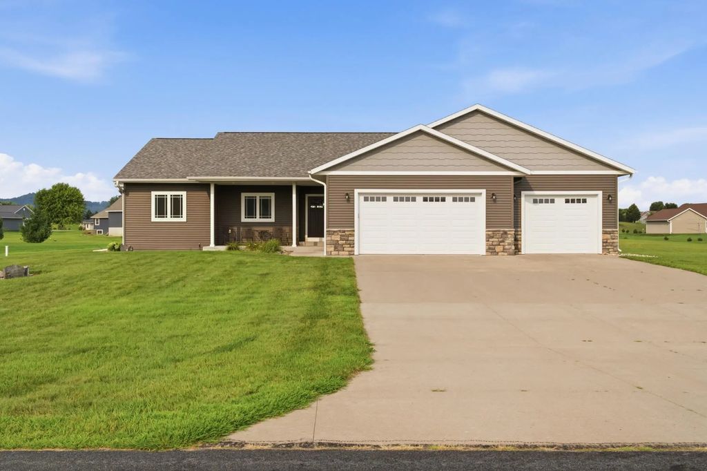 N13249 Wildrose Rd, Trempealeau