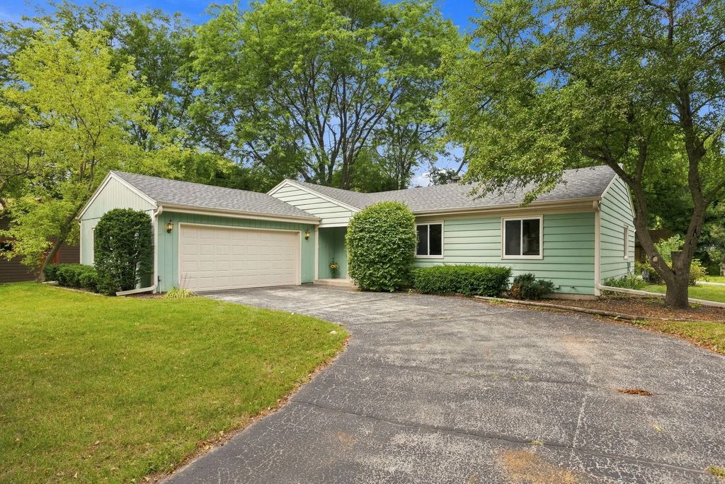 2234 Yvonne St, Waukesha