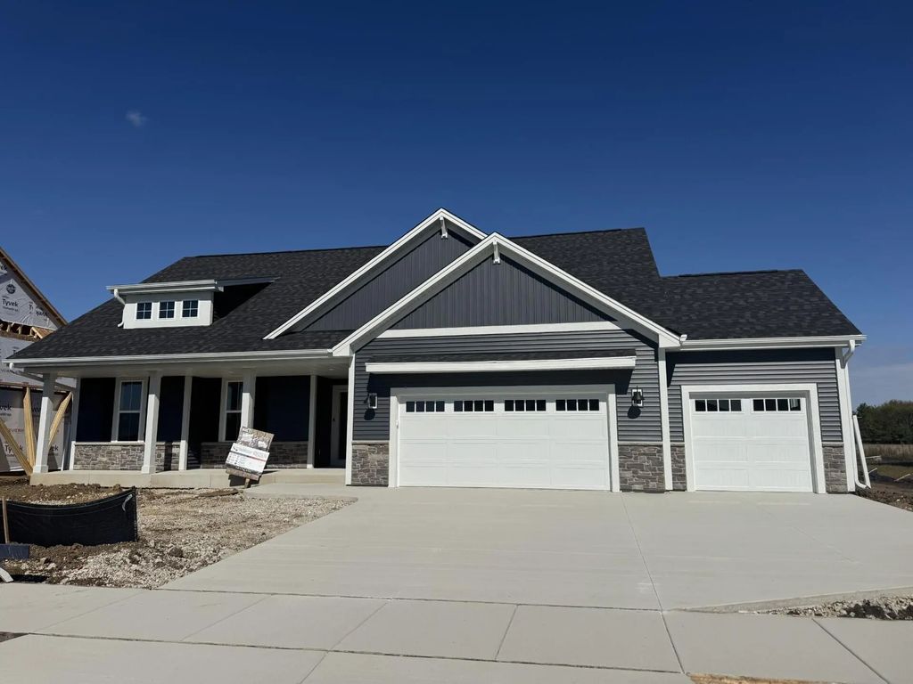 1746 Switchgrass St, Oconomowoc