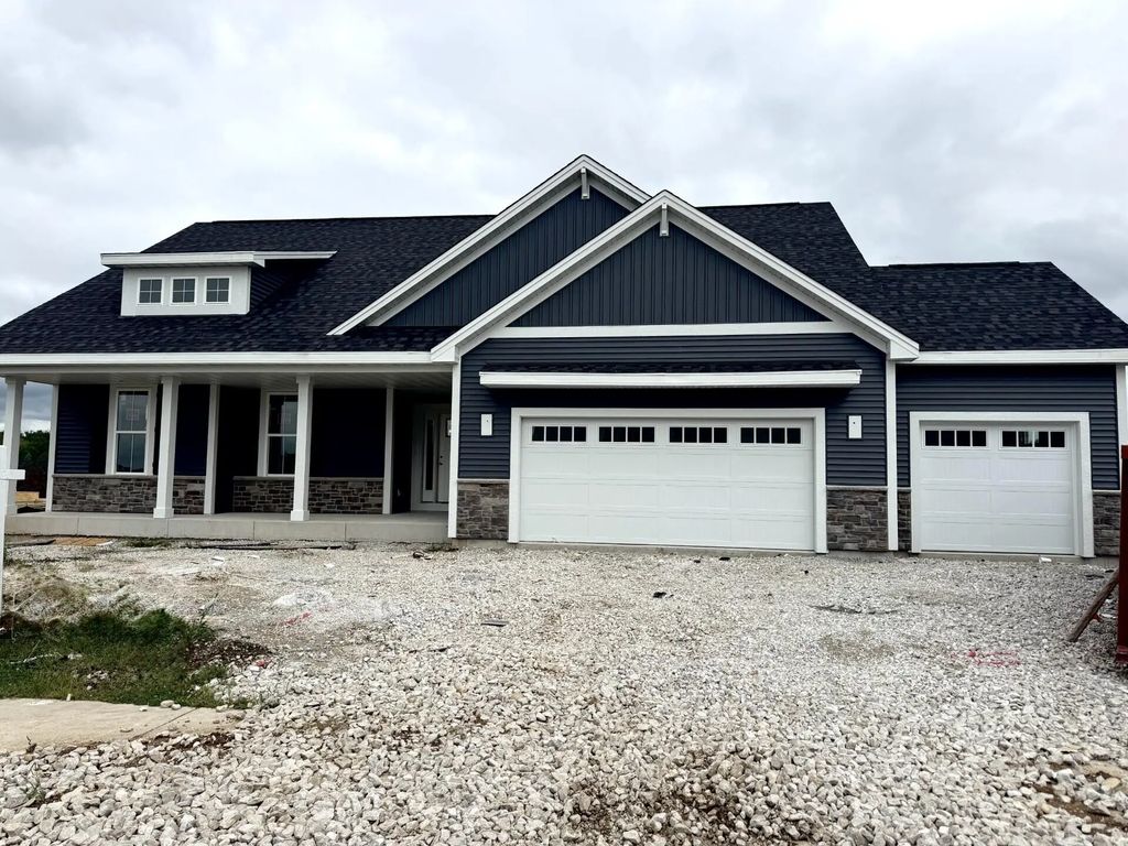 1746 Switchgrass St, Oconomowoc