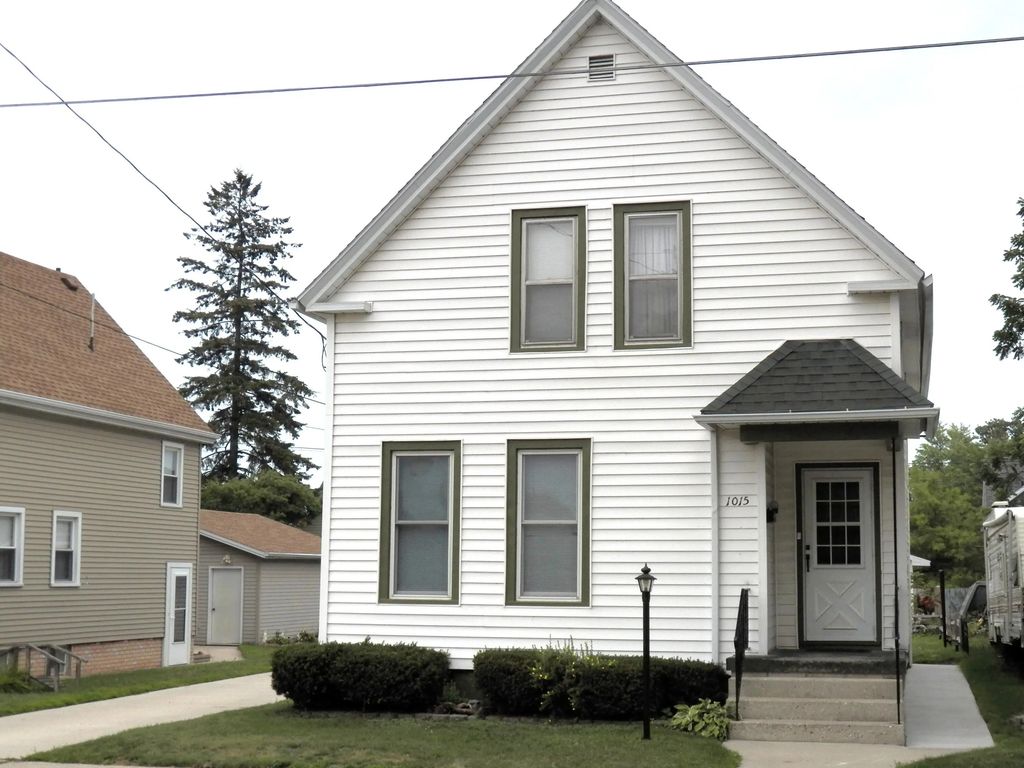 1015 S 18th St, Manitowoc