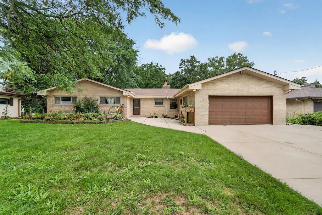 1225 N Osborne Blvd, Racine