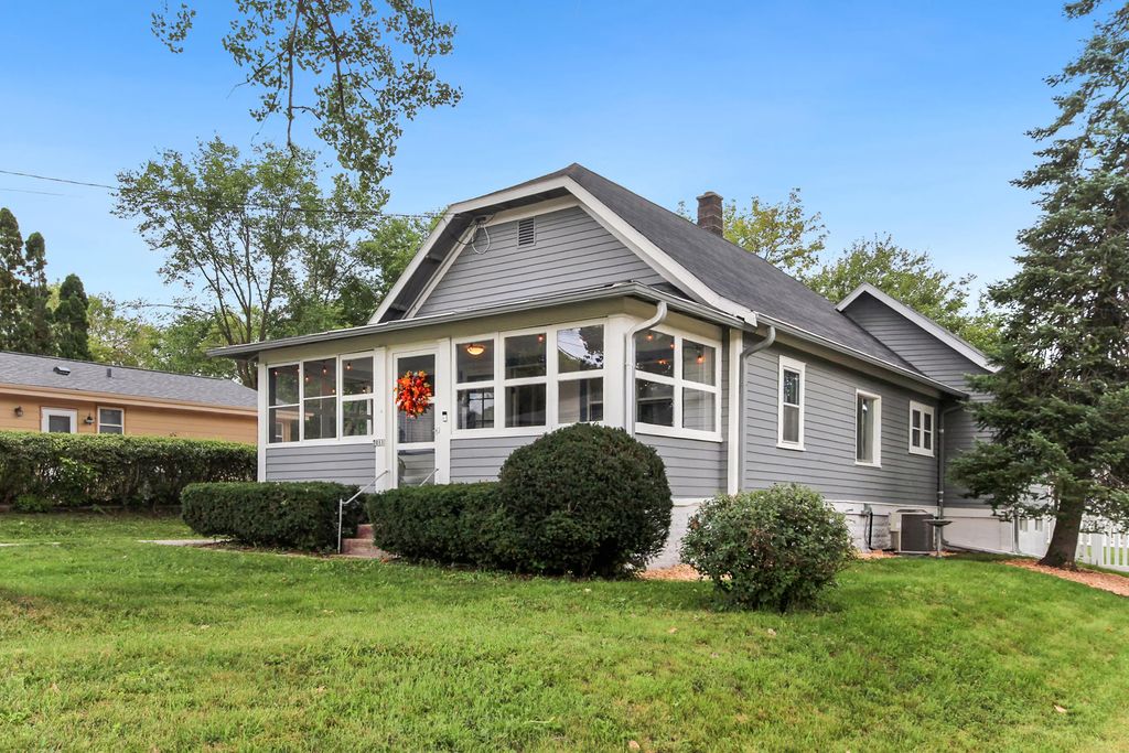 2011 Highland Ave, Waukesha