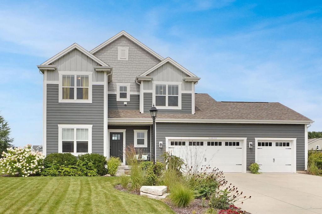 N61w13722 Weyer Farm Dr, Menomonee Falls