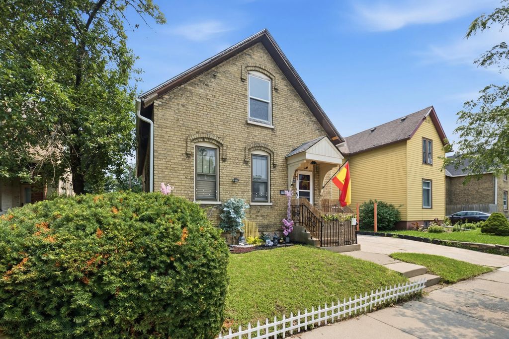 1827 Green St, Racine