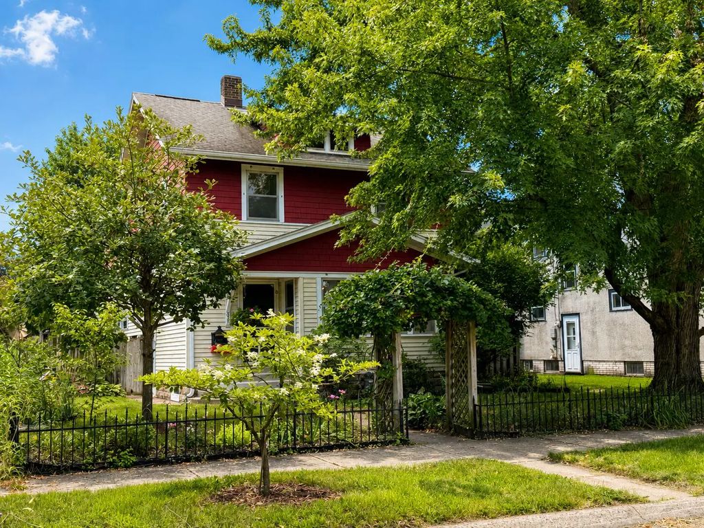 339 21st St S, La Crosse
