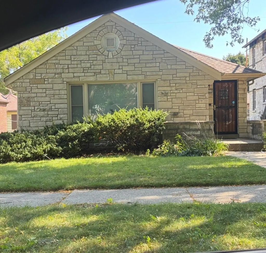 5633 W Roosevelt Dr, Milwaukee