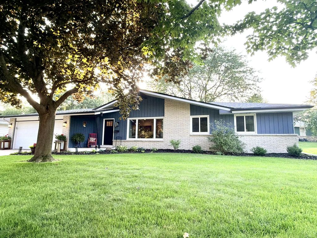 5938 Sugarbush Ln, Greendale