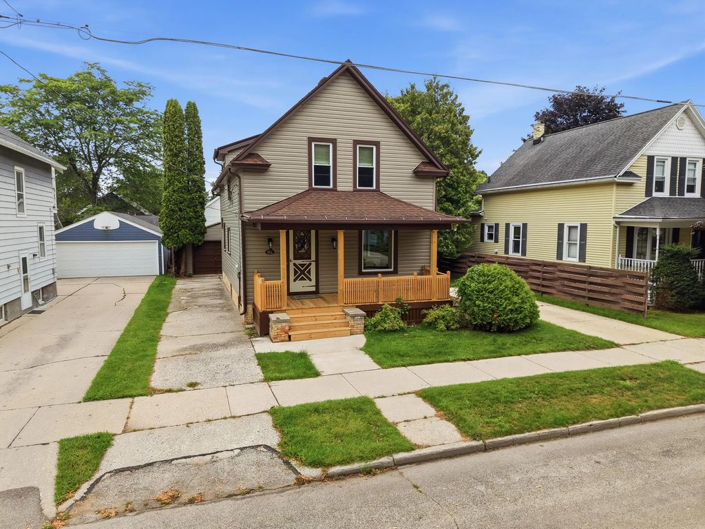 851 N 10th St, Manitowoc