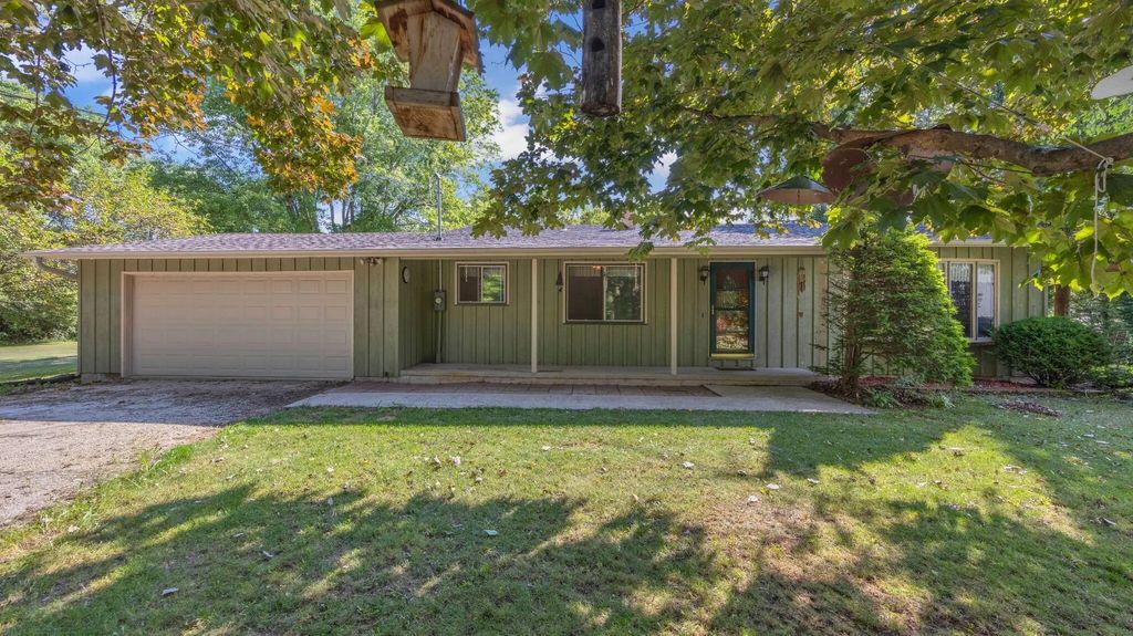 N7705 Van Dyne Rd, Friendship