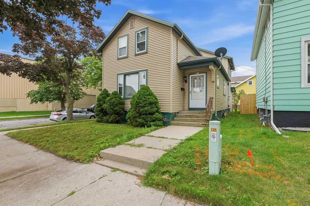 321 Washington Ct, Sheboygan