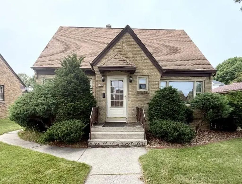1712 S 17th St, Sheboygan