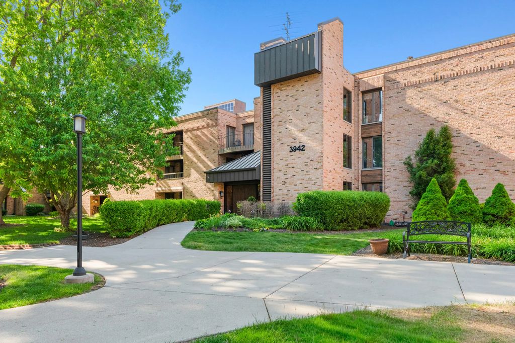 3942 N Oakland Ave 138, Shorewood