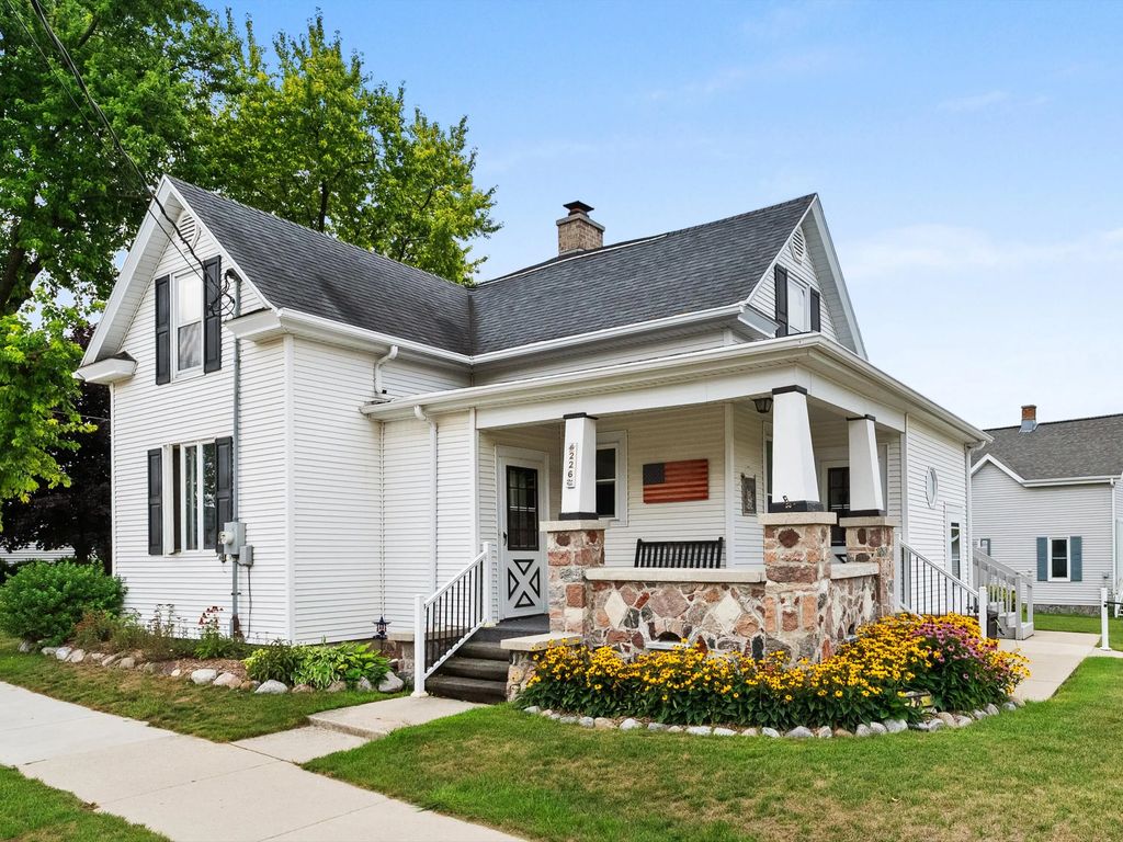 226 S Liberty St, Valders