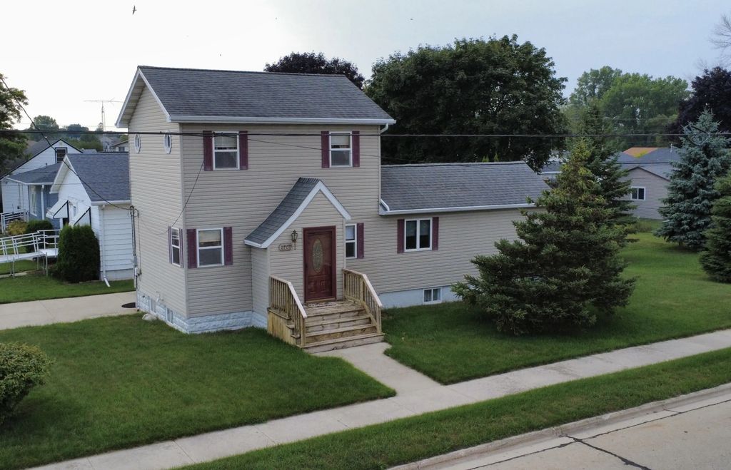 2700 Jackson St, Two Rivers