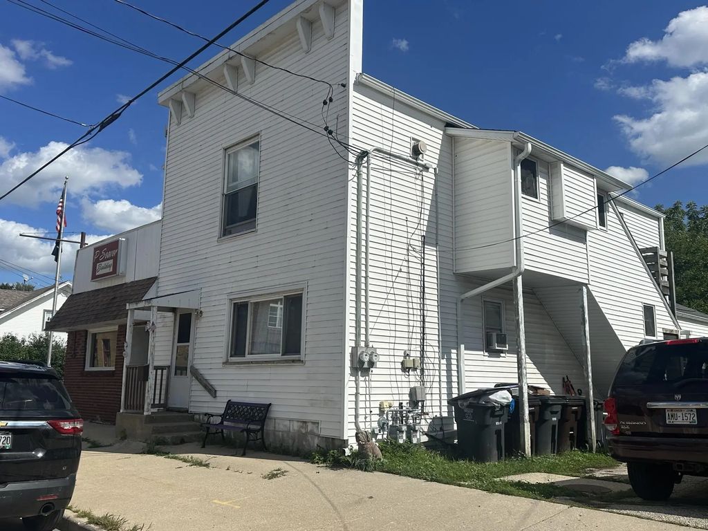 3 W Beloit St, Darien