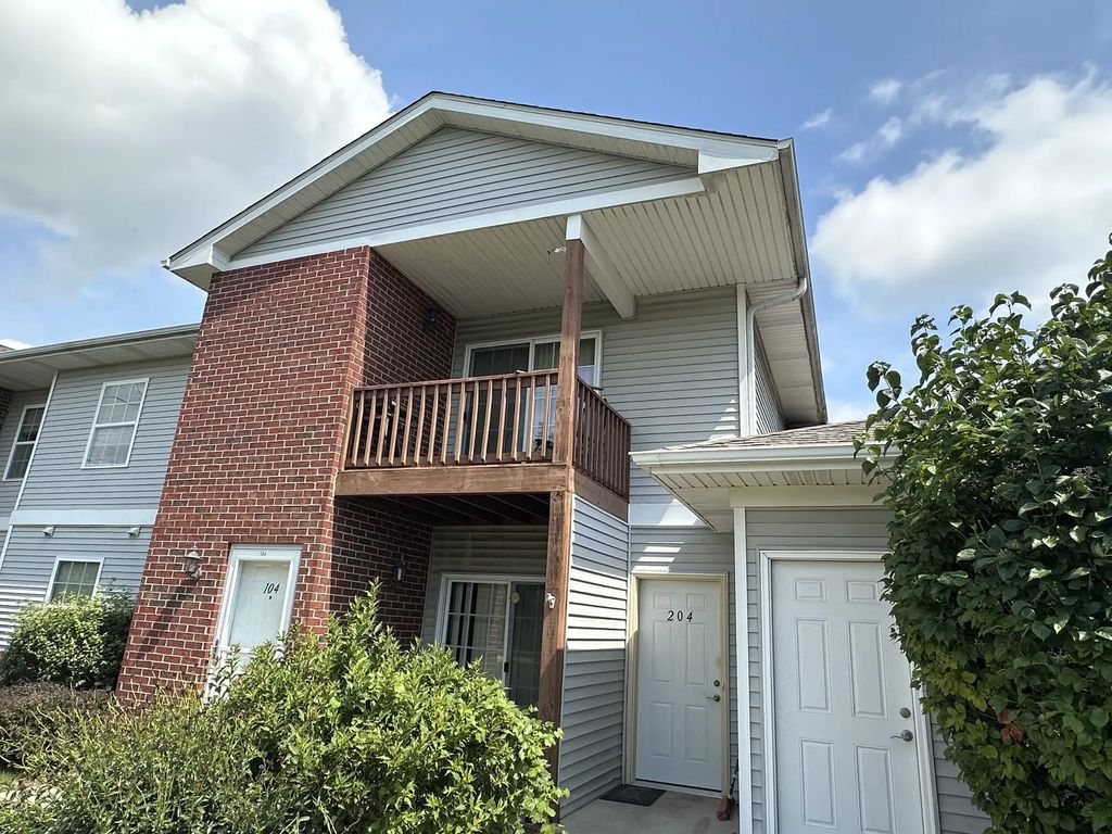 210 E Remer Rd 204, Elkhorn