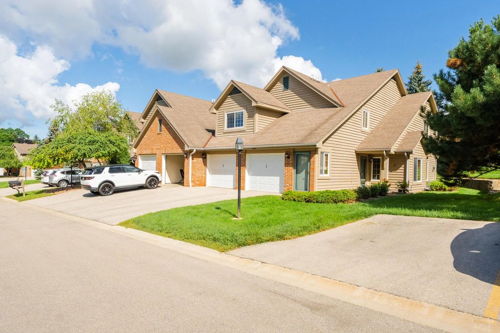 18600 Brookfield Lake Dr 53, Brookfield