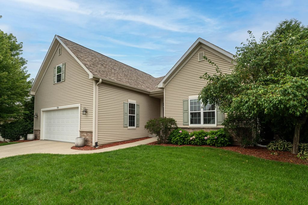 1032 Juniper Ln, Hartford
