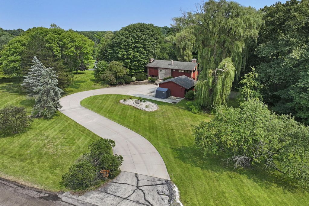 7101 Brook Rd, Caledonia