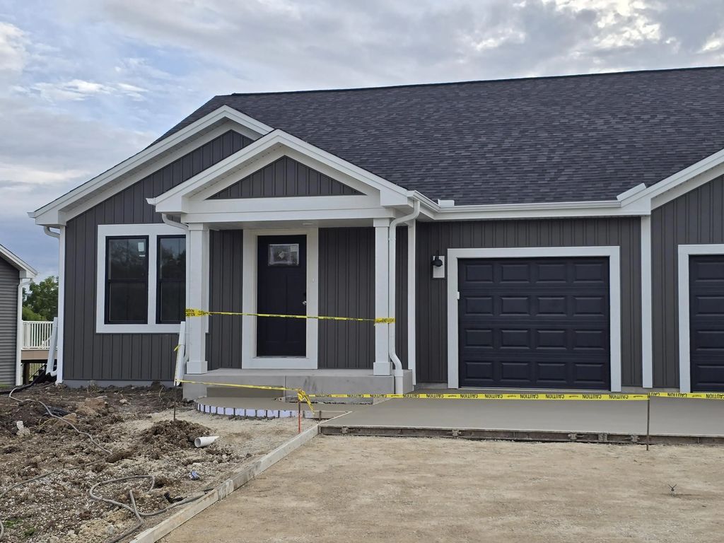 N162w21865 Poppy Rd, Jackson