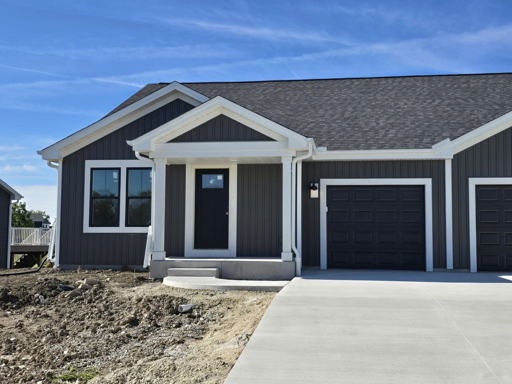 N162w21865 Poppy Rd, Jackson