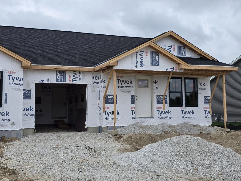 N162w21885 Poppy Rd, Jackson