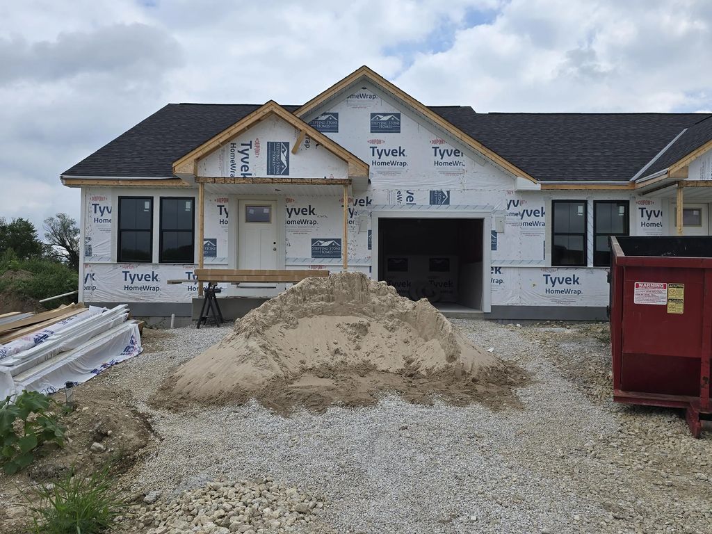 W219n16314 Jasmine Ct, Jackson