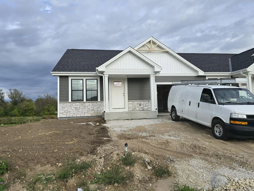 W219n16314 Jasmine Ct, Jackson