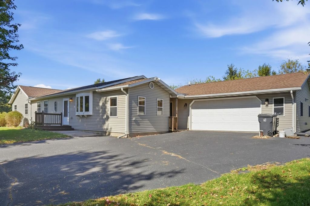 W808 Froelich Rd, Sullivan