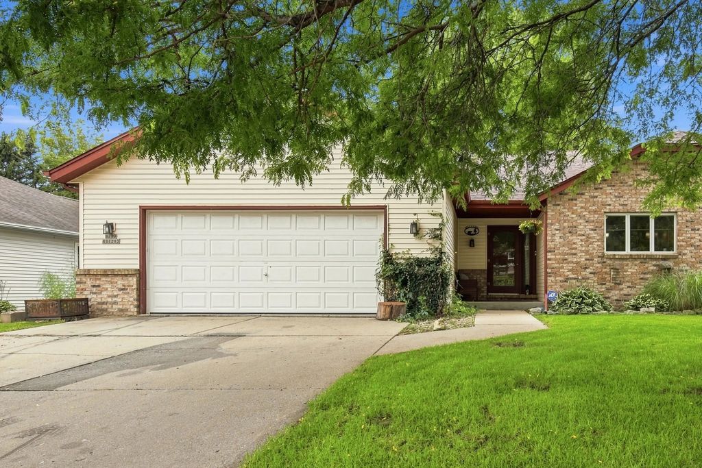 W199n11283 Rosewood Ct, Germantown