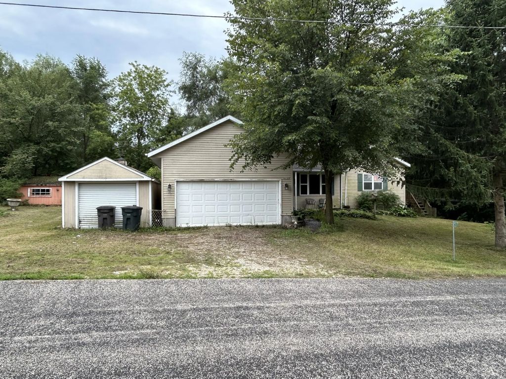 W5123 Wisconsin Dr, Sugar Creek