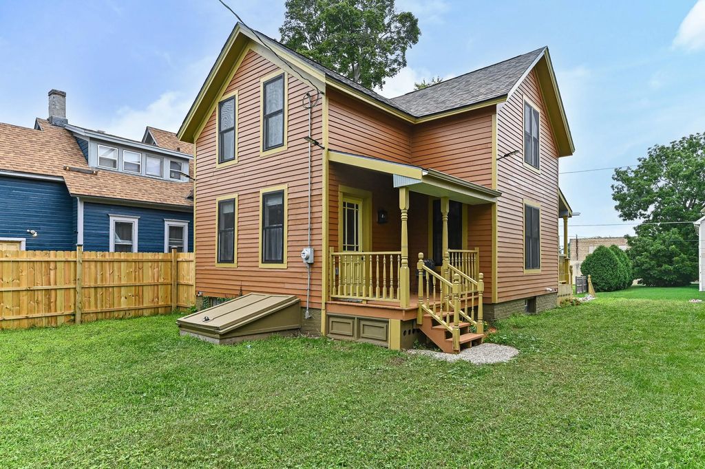 1212 Highland Ave, Racine