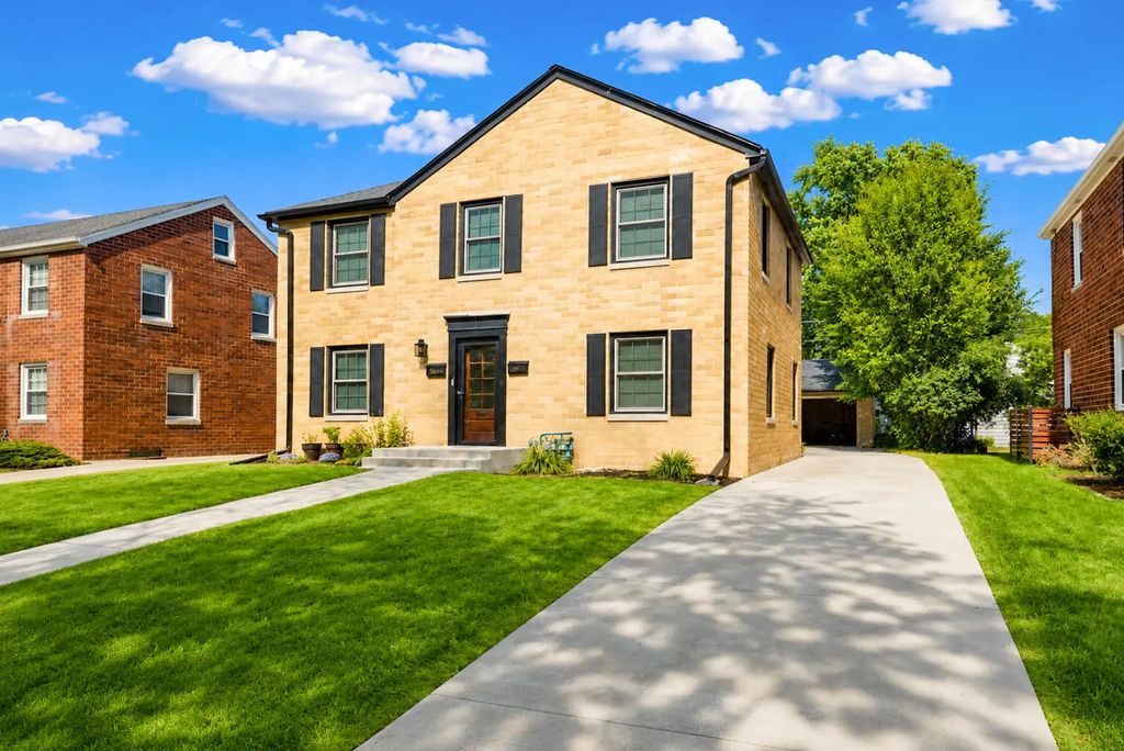 5026 N Bay Ridge Ave 5028, Whitefish Bay