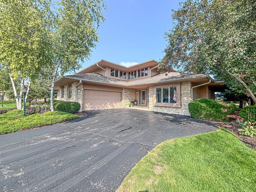 504 N Ponderosa Dr, Hartland