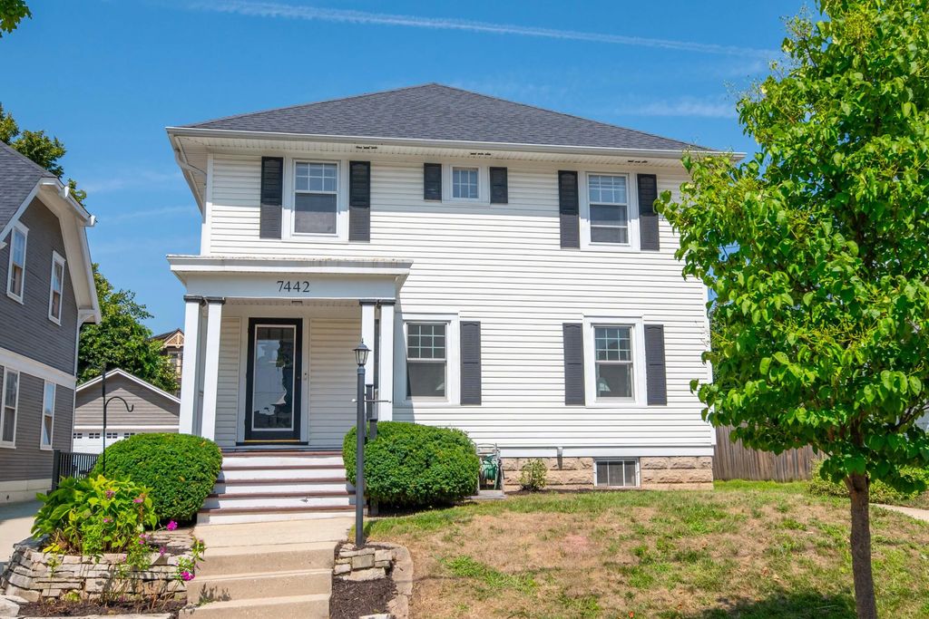 7442 Lincoln Pl, Wauwatosa