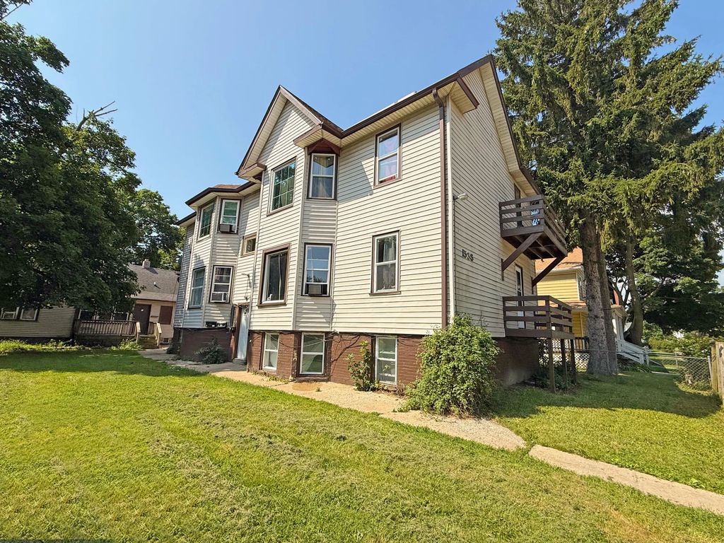 1533 Winslow St 1535, Racine