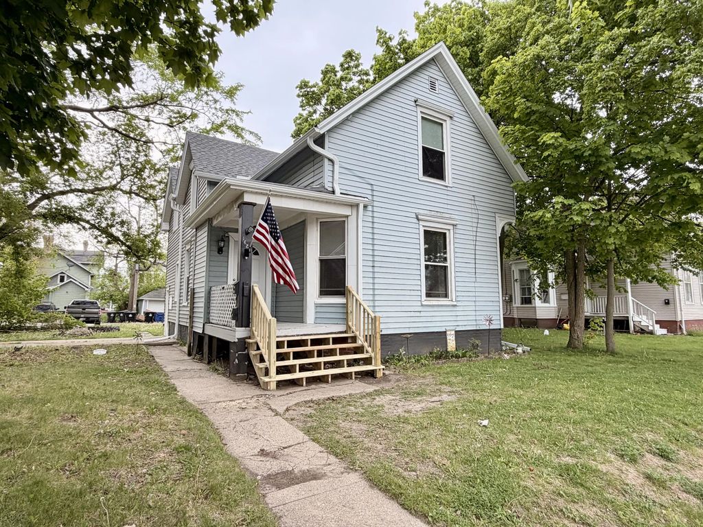 1623 Maple St, Racine