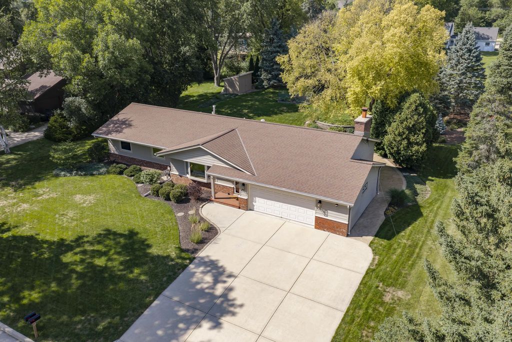 9738 W Barnard Ave, Greenfield