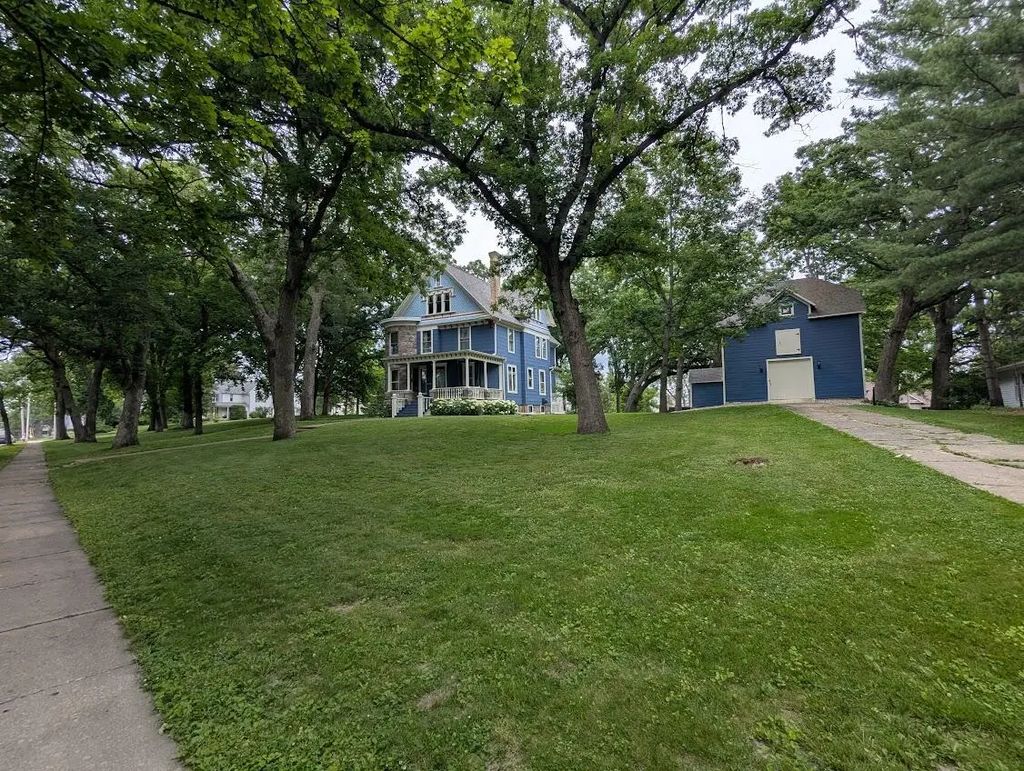 534 S Jackson St, Waterloo