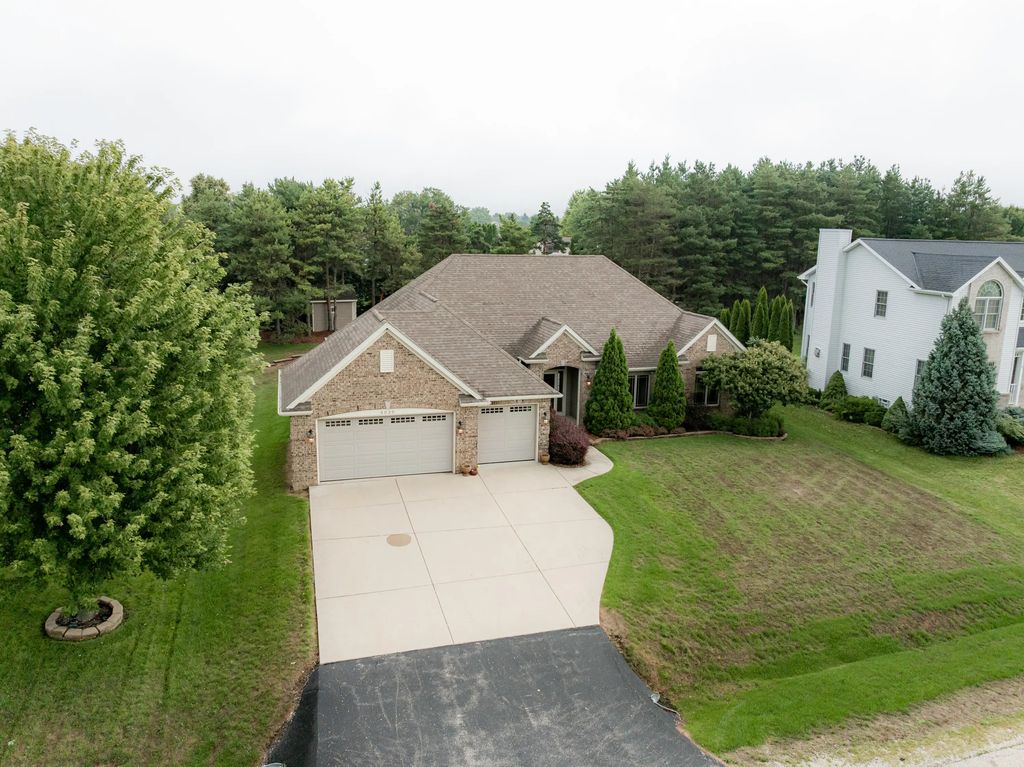 5020 Pine Tree Cir, Caledonia