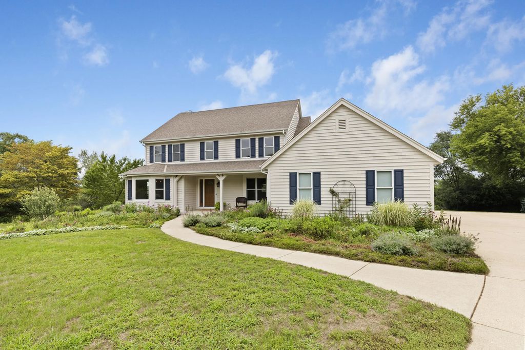 W248s6006 Deerfield Cir, Waukesha