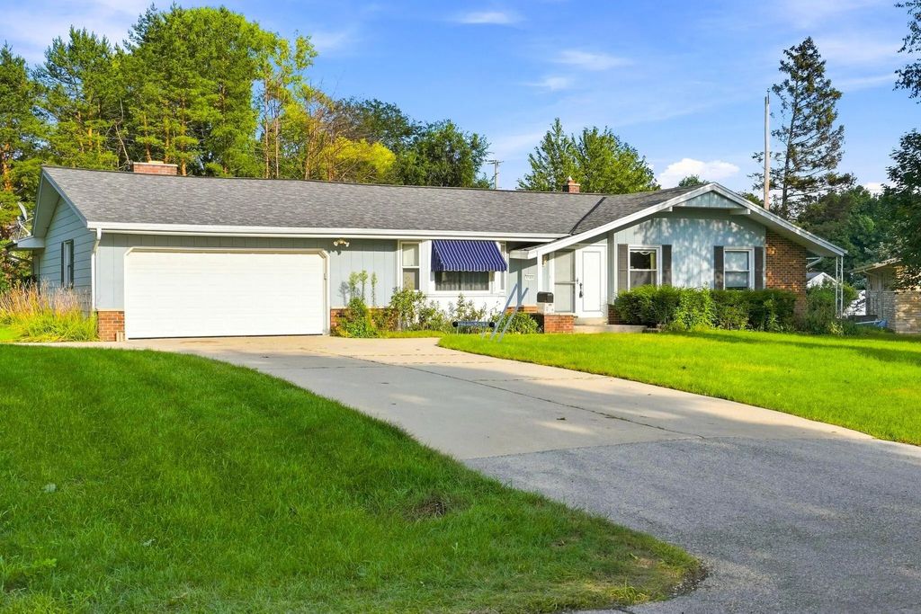 4560 Imperial Dr, Brookfield