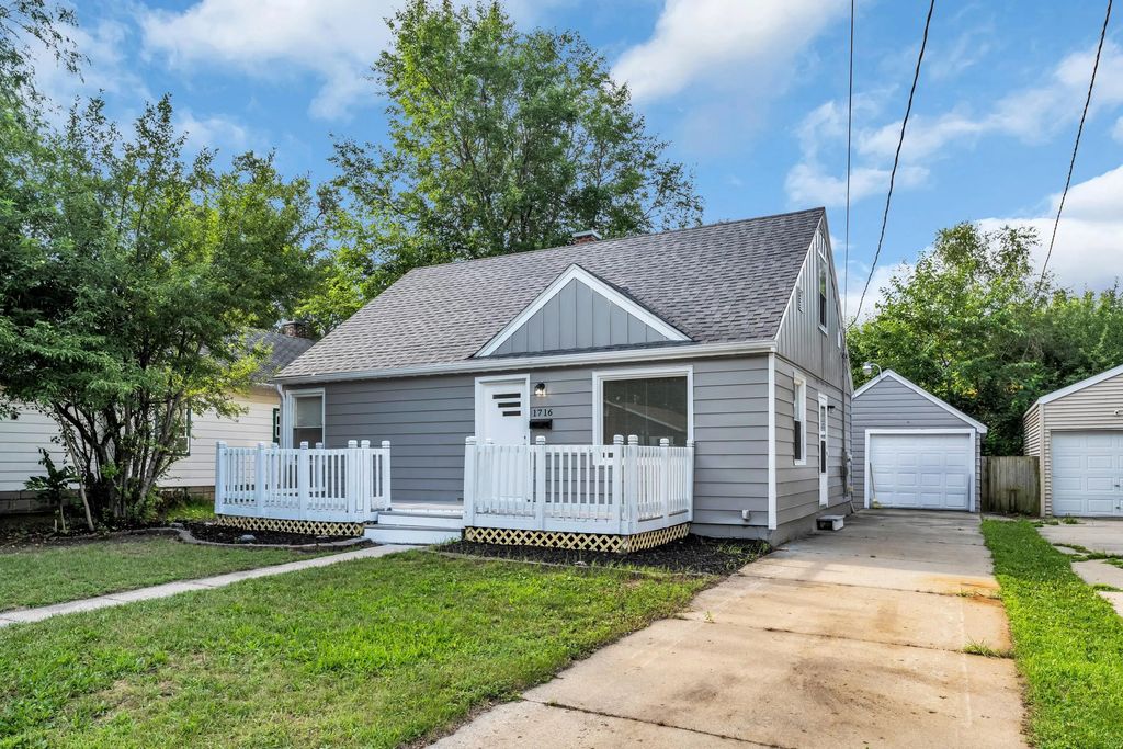 1716 W Grand Ave, Beloit