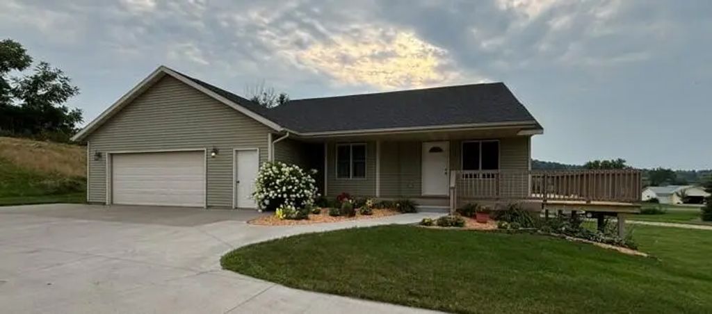 W3875 Harvey Ln, Farmington