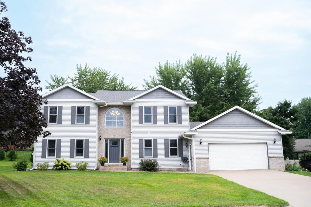 706 Liberty Ln, Holmen