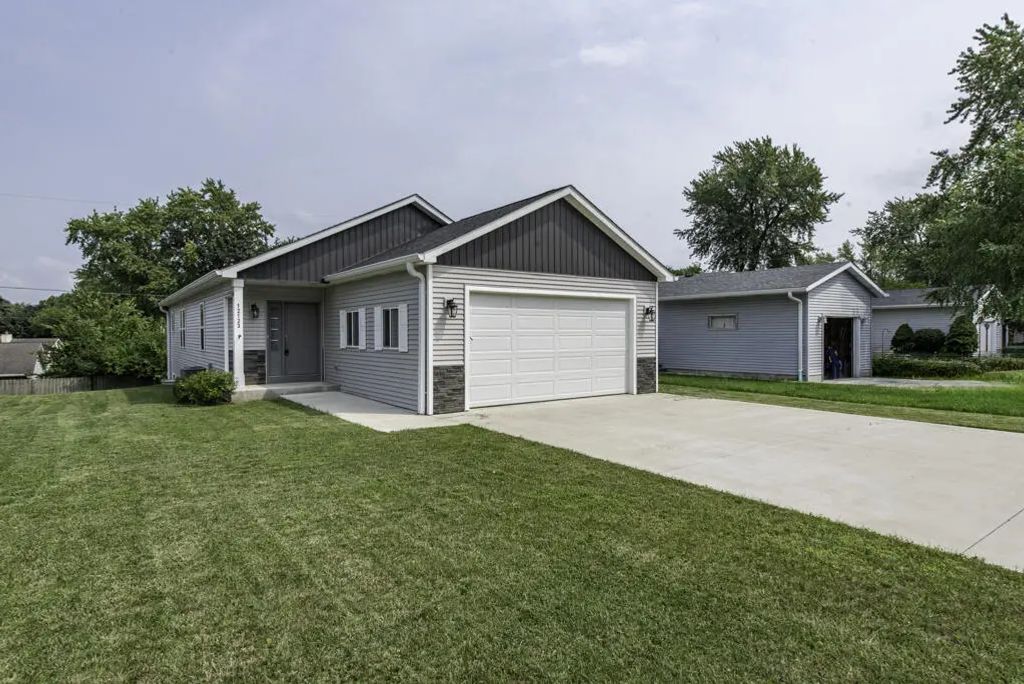 12123 222nd Ave, Salem Lakes